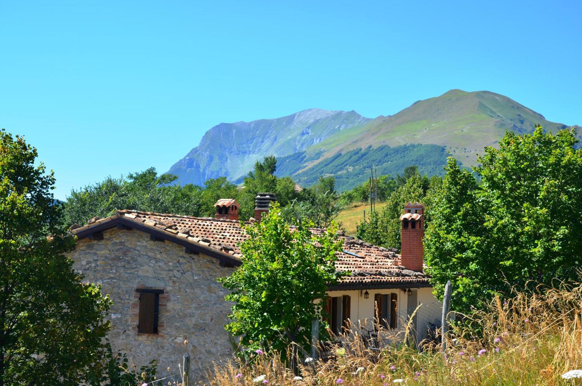 Agriturismo Le Castellare Montemonaco Exteriör bild